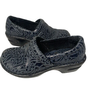 b.o.c Clogs Women's Size 6.5 Peggy Slip-On Comfort Wedge Black Embossed Paisley